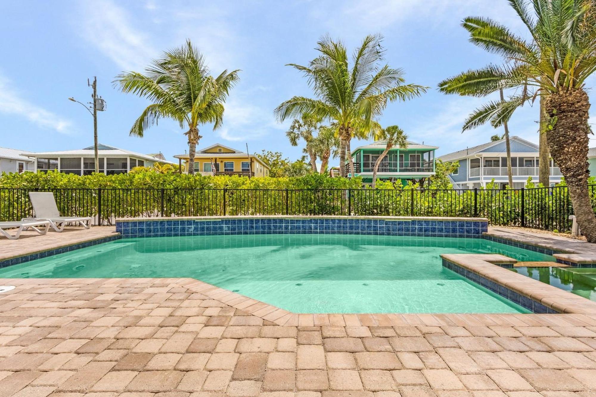 פורט מיירס ביץ' Shells N Sunshine! Getaway Destination Just Minutes From The White Sandy Beaches Of Fort Myers! Home מראה חיצוני תמונה