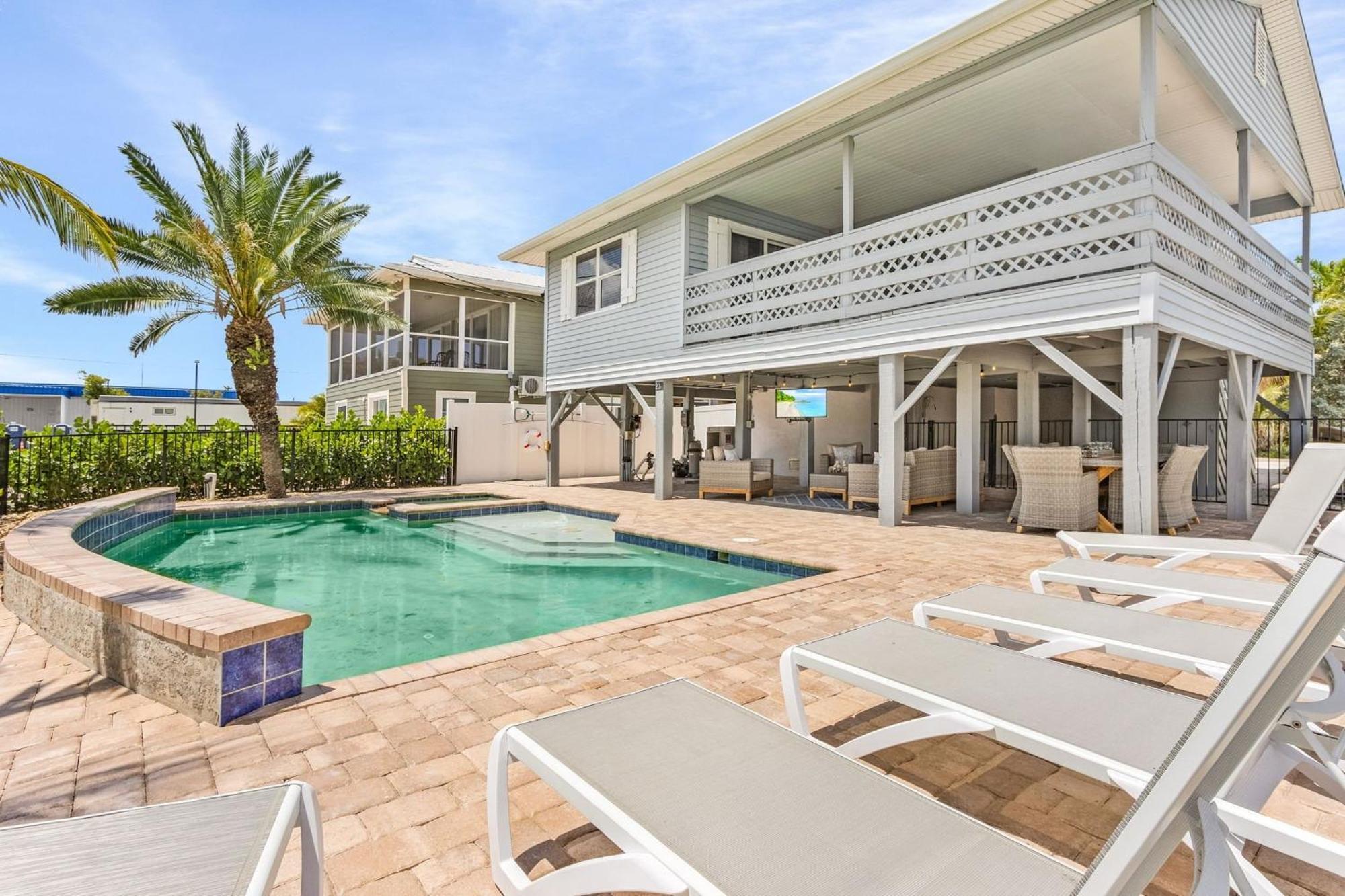 פורט מיירס ביץ' Shells N Sunshine! Getaway Destination Just Minutes From The White Sandy Beaches Of Fort Myers! Home מראה חיצוני תמונה